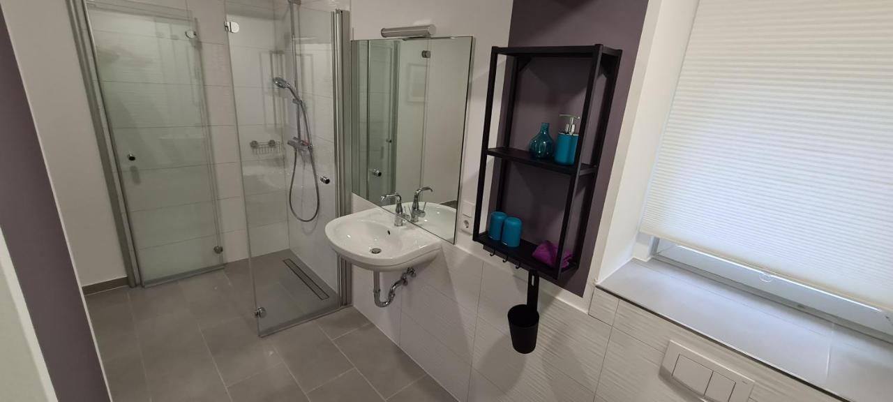 Appartement Lavendel, Ferienwohnung Mit Eigenem Eingang Wie Ein Kleines Haus Bad Salzuflen Exteriör bild